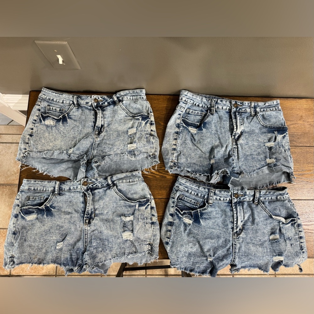 4 pair Distressed Denim stretch jean Shorts women’s size Large L